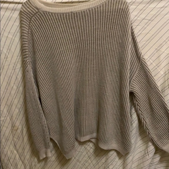 Tan sweater never worn before one size fit all - Picture 2 of 5